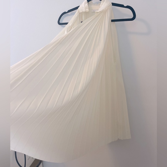 Aritzia Babaton Guell Flowy Sleeveless Blouse in White/Cream - XXS - Picture 9 of 15